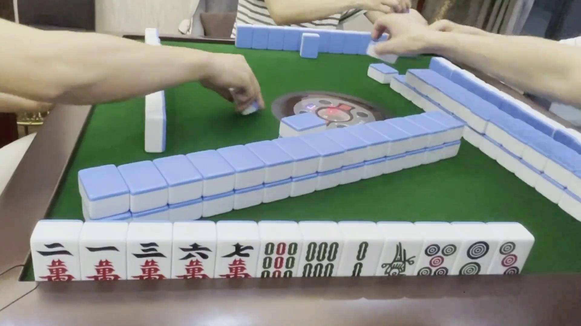 我来教教大家“手机玩四川麻将外卦神器下载安装”详细教程辅助工具