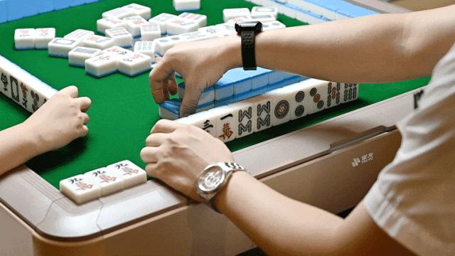 三分钟了解&quot;张牌扎金花最常用出千方法《详细教程 新浪科技》