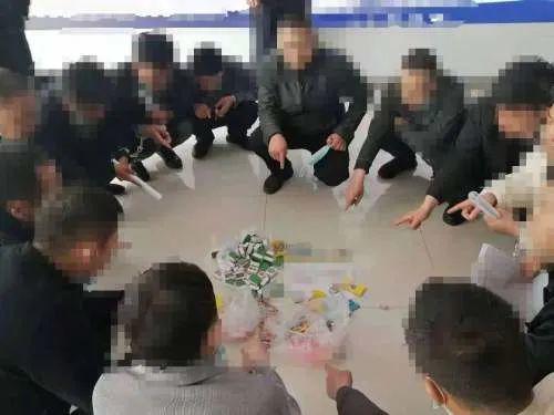 分享决窍“教你几招扎金花三条闷牌技巧《详细教程 新浪科技》
