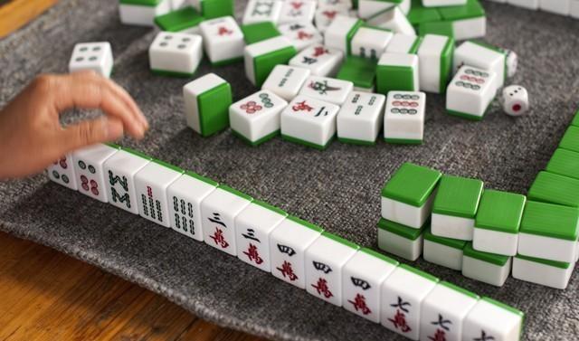 手机麻将怎么让系统给你发好牌(揭秘微信里助赢神器)