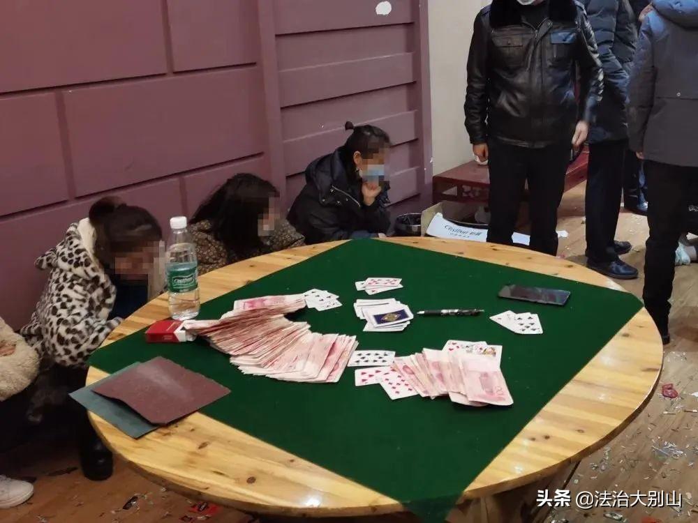 5分钟教会你“扑克牌玩三公先进科技产品_《爱问知识人 使用说明》