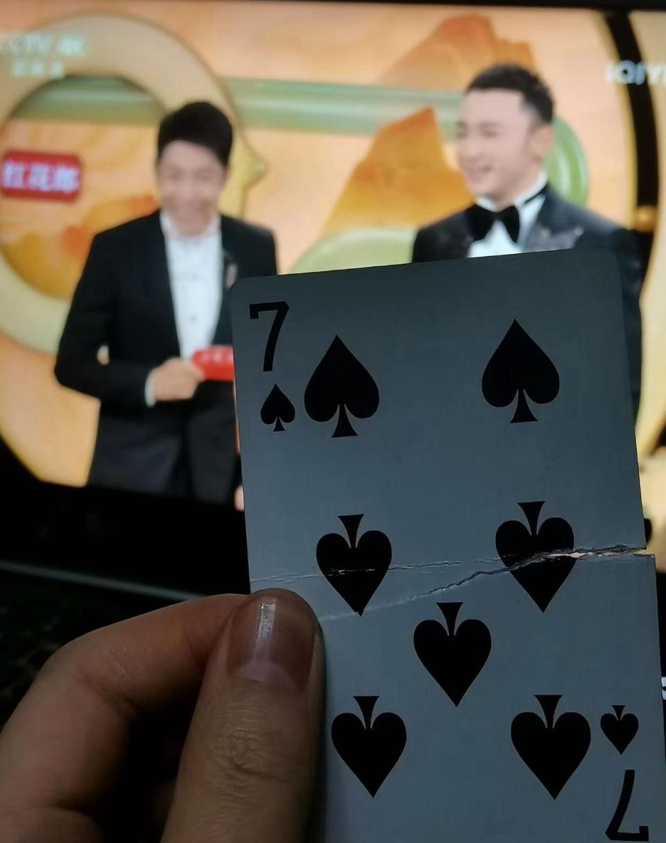 详细说明“普通扑克纸牌设备是真的么《新浪科技 讲解窍门》