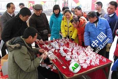 厉害了!普通纽扣番摊有什么技巧《新浪科技 讲解窍门》