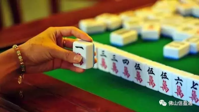 必看盘点揭秘!普通扑克报牌器使用原理及介绍一《我来教教你怎么赢 》
