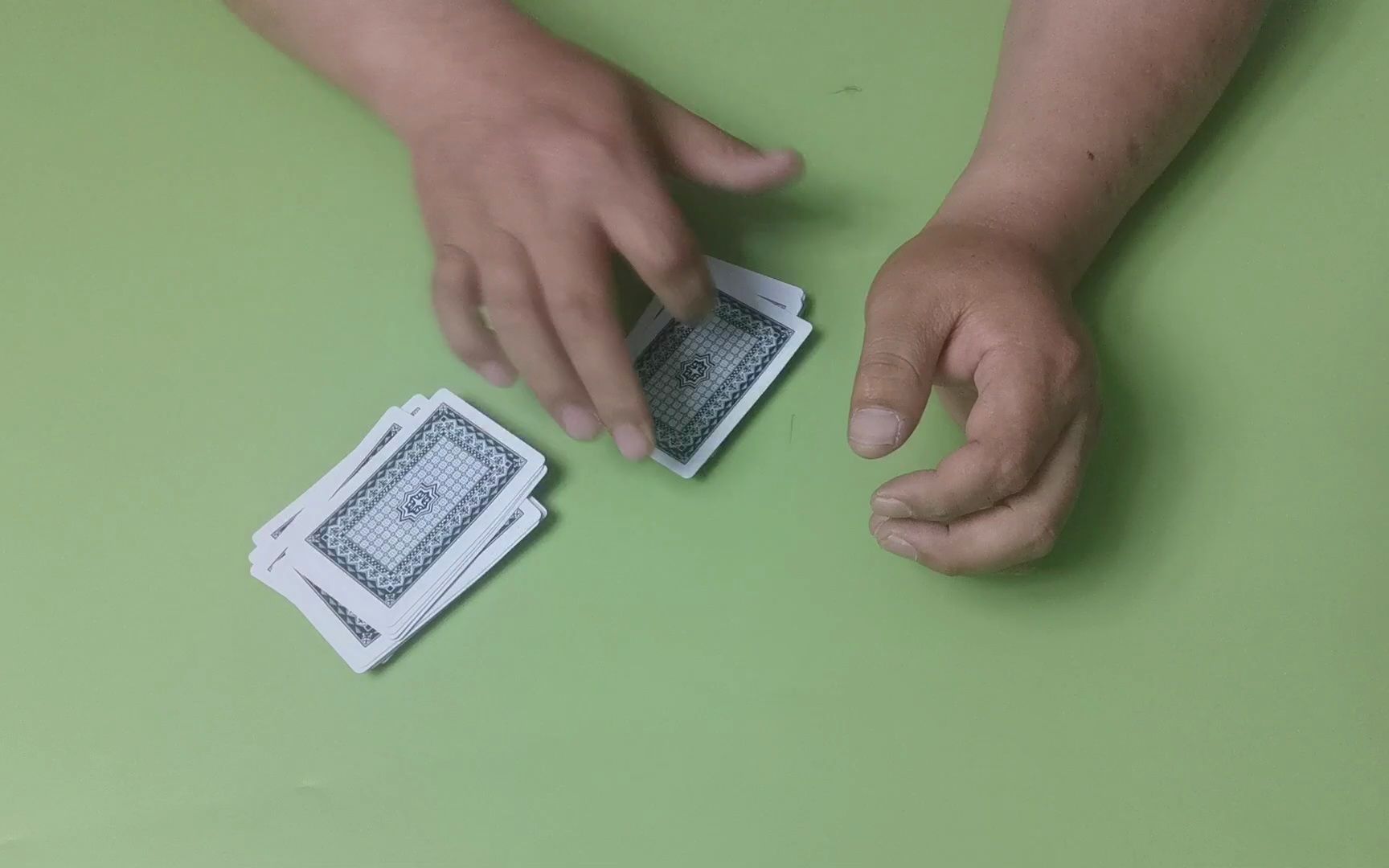 三分钟了解&quot;牌技牛牛洗牌手法教学-《新浪科技 讲解窍门》