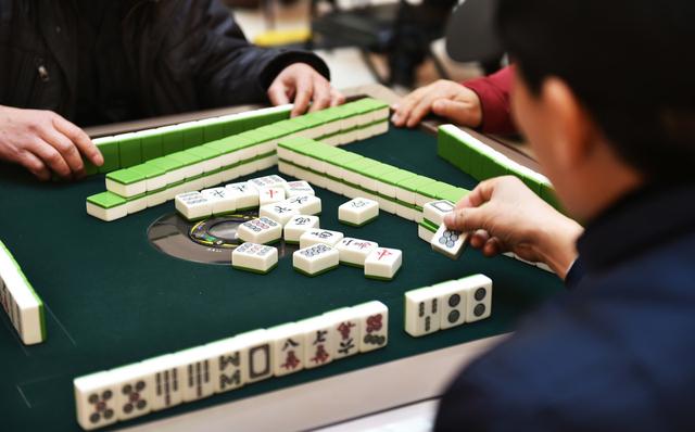 途游麻将骗局大揭密(揭秘手机上系统发好牌)