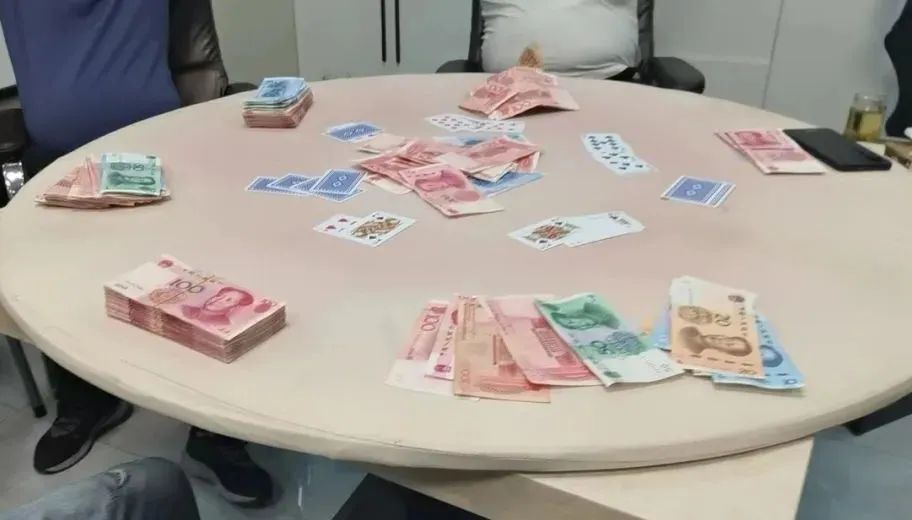 厉害了!玩梭哈普通扑克牌设备仪器《新浪科技 讲解窍门》