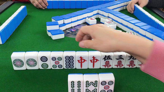 打哈儿麻将挂的使用方法(是不是有挂)