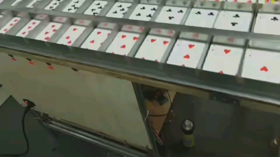 必看盘点揭秘!普通扑克纸牌三公有什么新仪器—详细解说+新浪科技