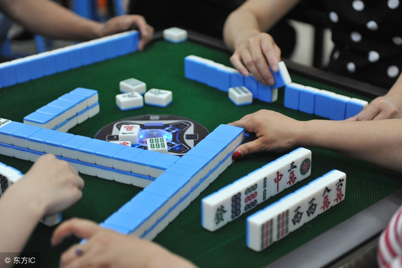「热点资讯」打牌的高科技一《我来教教你怎么赢 》